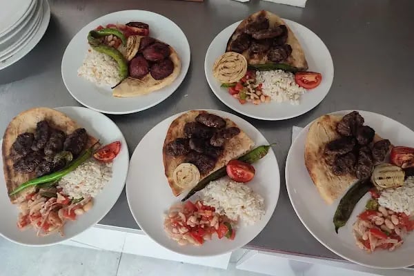 Karya Restaurant &amp; Cafe - Resim 1