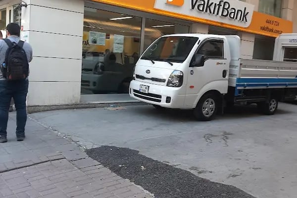 VakıfBank Avcılar Çarşı İstanbul Şubesi - Resim 3