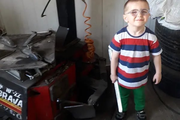Vedat Oto Lastik servisi yol yardimi - Resim 1