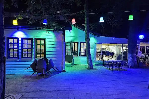 Mavi Bahçe Cafe ve Bistro - Resim 3