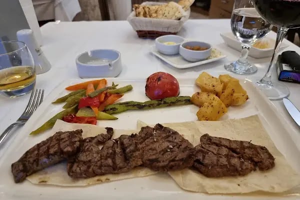 Boğaziçi Restaurant Üçkuyular - Resim 13