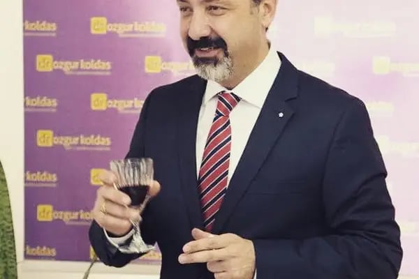 ANKARA PROTEZ SAÇ&amp; KAYNAK SAÇ MERKEZİ (SERDAL KAYA) SKY HAİR - Resim 17