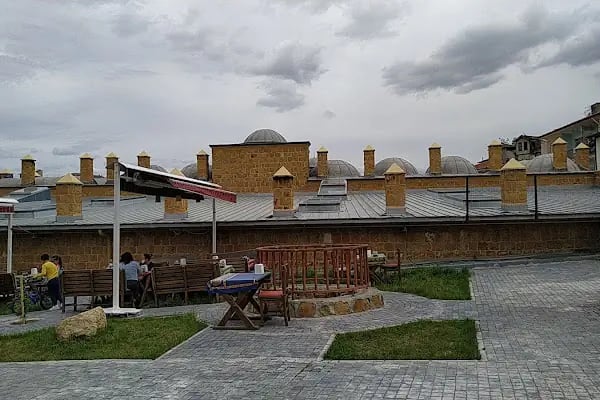 Tarihi Meydan Kafe - Resim 8