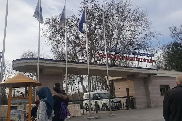 Gençlik Parkı Gençlik Merkezi - Resim 1