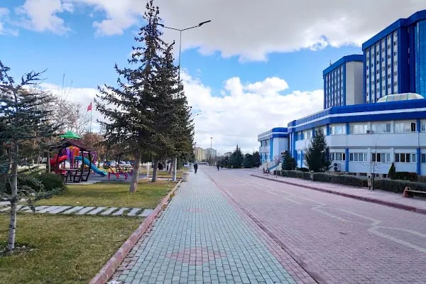 Selçuk Üniversitesi - Resim 5