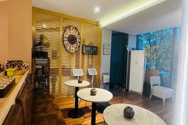 Bee Restaurant - Resim 11