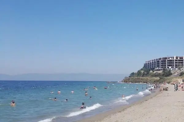 Burgaz Altınkum Halk Plajı - Resim 1