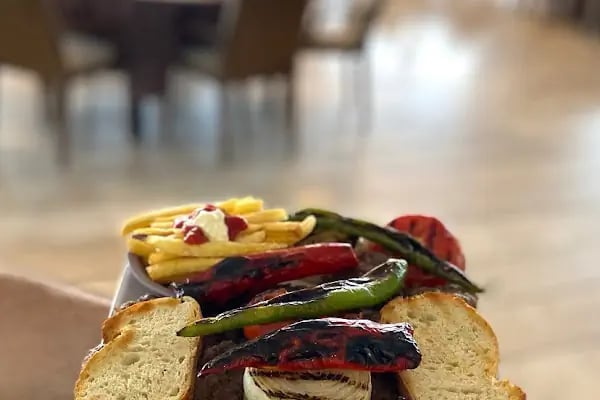 Pesent Restaurant - Resim 4