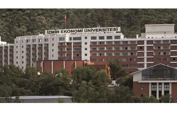 İzmir Ekonomi Üniversitesi - Resim 15