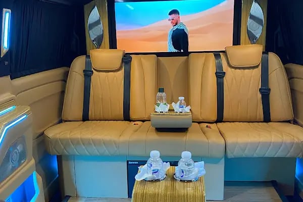 Soförlü Vip Araç Kiralama Şirketi 3C Rental - Resim 3