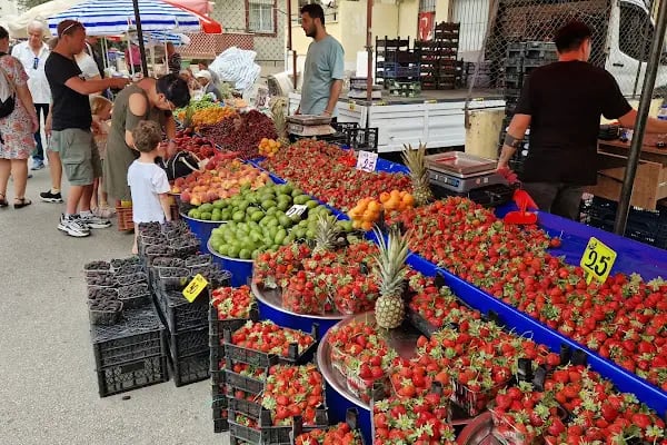 Local’s market on Sundays - Resim 2