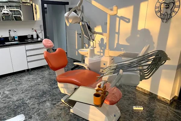 Sakarya Diş Hekimi Savaş Vurallı | Estetik Diş | implant Diş | Zirkonyum Diş | Gülüş Tasarımı | Lamine Diş | Dentes - Resim 3