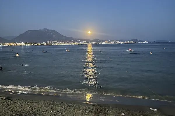 Alanya Belediyesi Halk Plajı - Resim 4