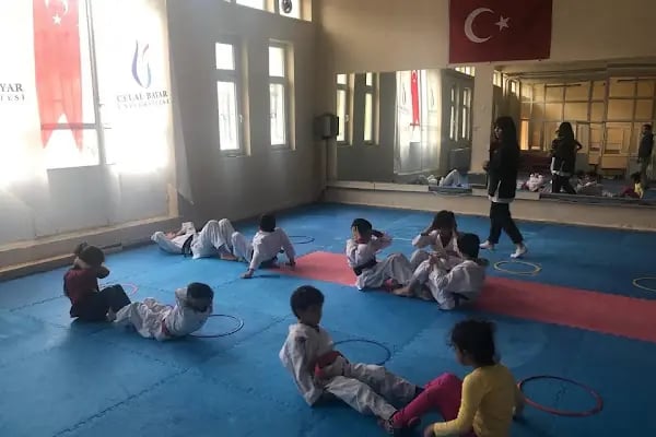 MCBÜ Uzakdoğu Sporları Salonu - Resim 16