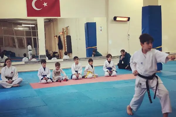 MCBÜ Uzakdoğu Sporları Salonu - Resim 18