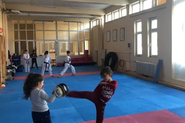 MCBÜ Uzakdoğu Sporları Salonu - Resim 12
