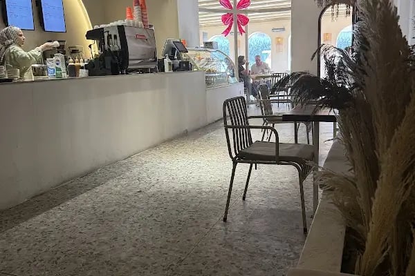 Arada kahve dükkanı SEAH - Resim 14