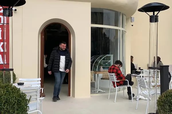 Arada kahve dükkanı SEAH - Resim 12