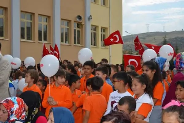 Gazi İlkokulu Ve Ortaokulu - Resim 3