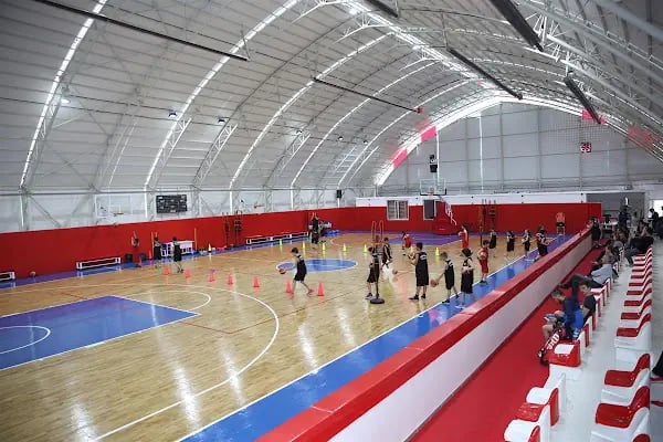 Ülkü Spor Sahası - Resim 1