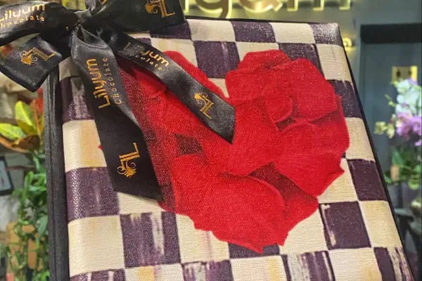 Lilyum flower and chocolate - Çerkezköy - Resim 4