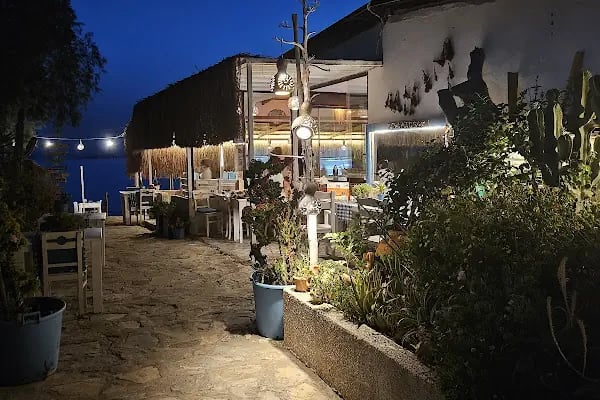 Pitos Cafe Bar - Resim 8