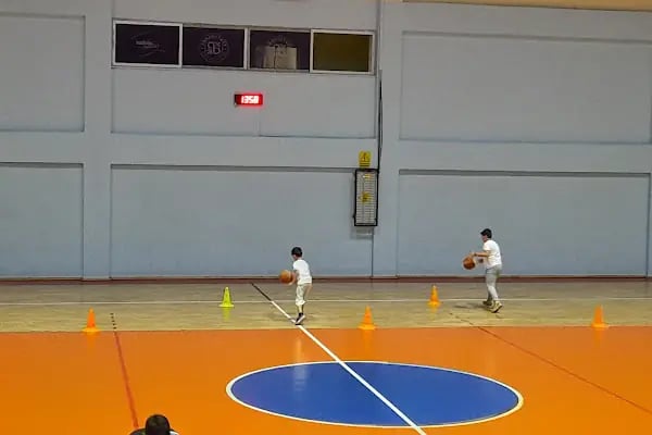 Arnavutköy Belediyesi Kapalı Spor Salonu - Resim 12
