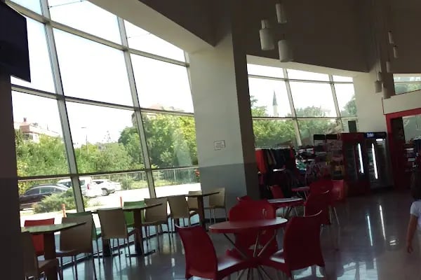 İBB Sefaköy Kapalı Yüzme Havuzu - Resim 9