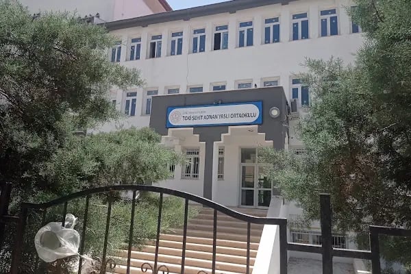 ŞANLIURFA / EYYÜBİYE - TOKİ Şehit Jandarma Komando Er Adnan Yaslı Ortaokulu - Resim 1