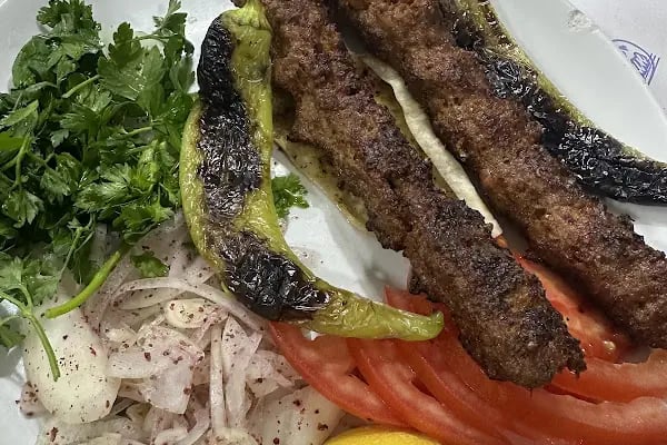 kale ocakbaşı kebap salonu - Resim 2