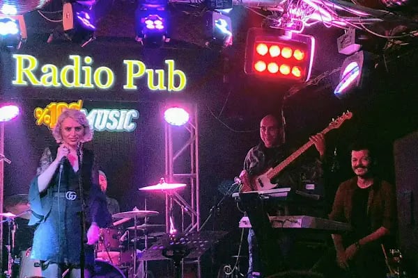 Radio Pub Performance Hall - Resim 15