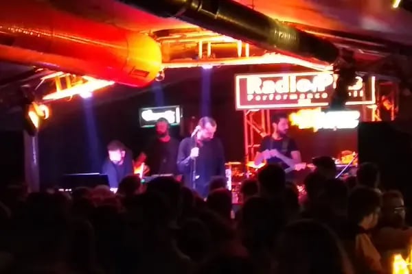 Radio Pub Performance Hall - Resim 14