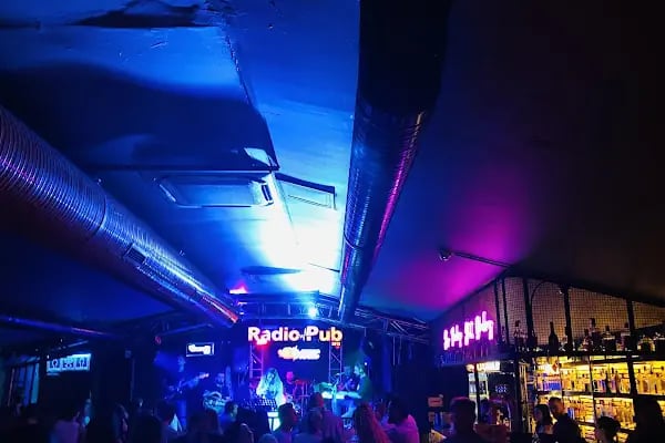 Radio Pub Performance Hall - Resim 1