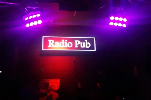 Radio Pub Performance Hall - Resim 12
