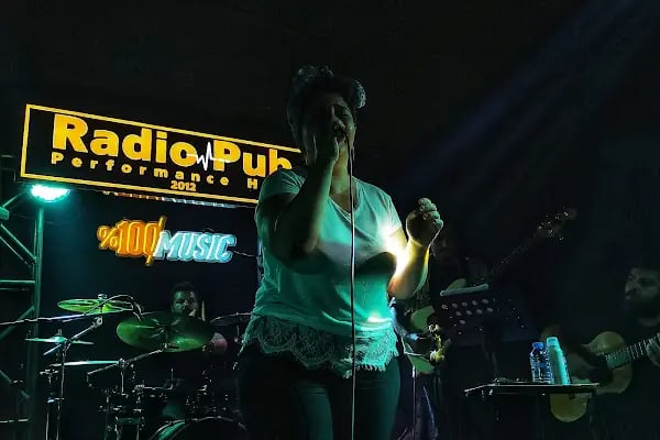Radio Pub Performance Hall - Resim 7