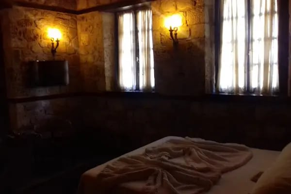 Kauçuk Hotel - Resim 2