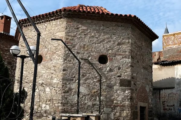 Tezveren dede türbesi - Resim 1
