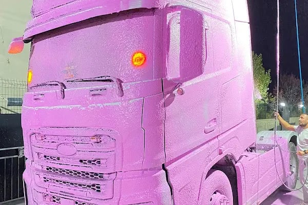 Route 44 Self Servis Araç Yıkama İstasyonu - Resim 14