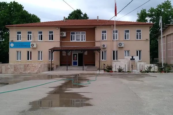 Çiftlik Orta Okulu - Resim 1
