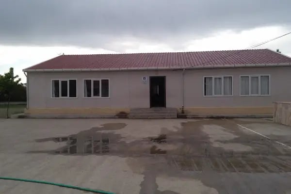 Çiftlik Orta Okulu - Resim 3