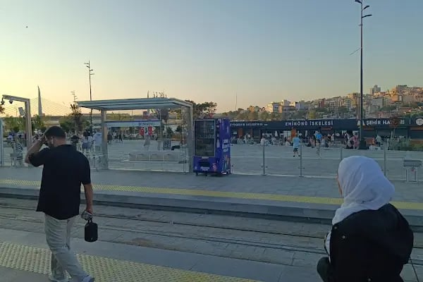 Eminönü T5 Tramvay Durağı - Resim 11
