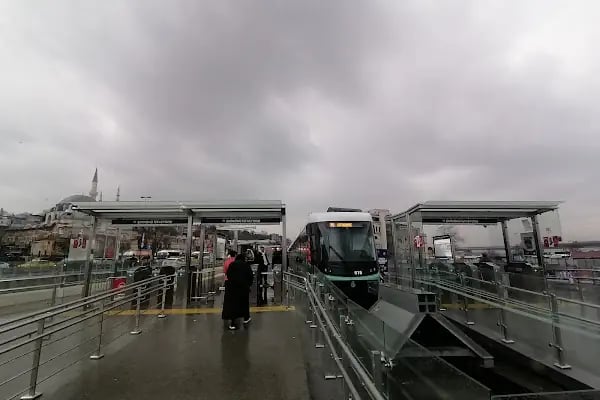 Eminönü T5 Tramvay Durağı - Resim 2