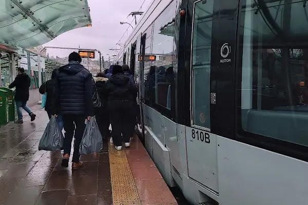 Eminönü T5 Tramvay Durağı - Resim 6