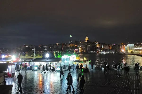 Eminönü T5 Tramvay Durağı - Resim 5