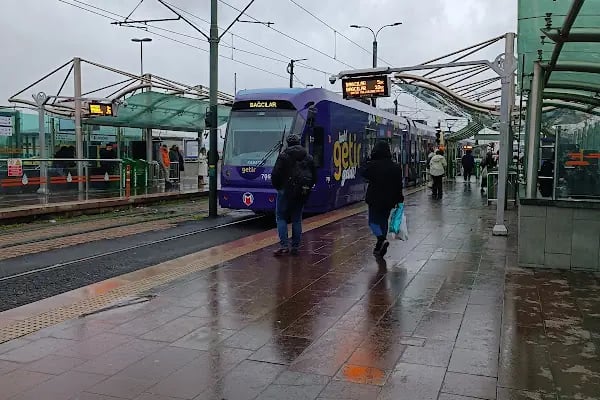 Eminönü T5 Tramvay Durağı - Resim 12