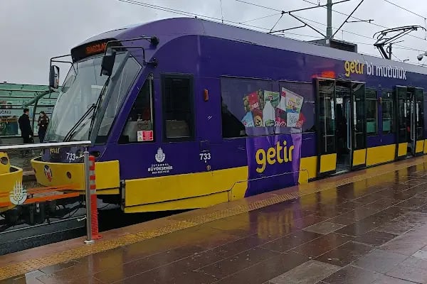 Eminönü T5 Tramvay Durağı - Resim 17