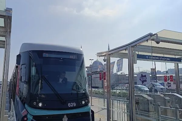Eminönü T5 Tramvay Durağı - Resim 1