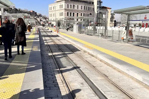Eminönü T5 Tramvay Durağı - Resim 18