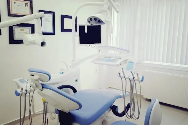Doç. Dr. Tennure Yazanel Diş Kliniği - Resim 2