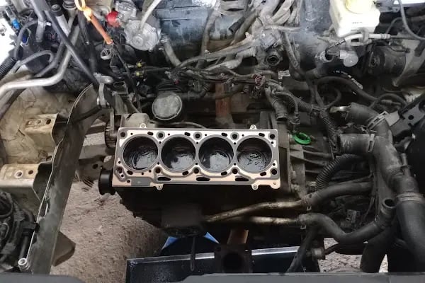 ÖZ-EL AUTO VOLKSWAGEN SKODA SEAT AUDİ PORSCHE TAMİR BAKIM SERVİSİ YEDEK PARÇA - Resim 7